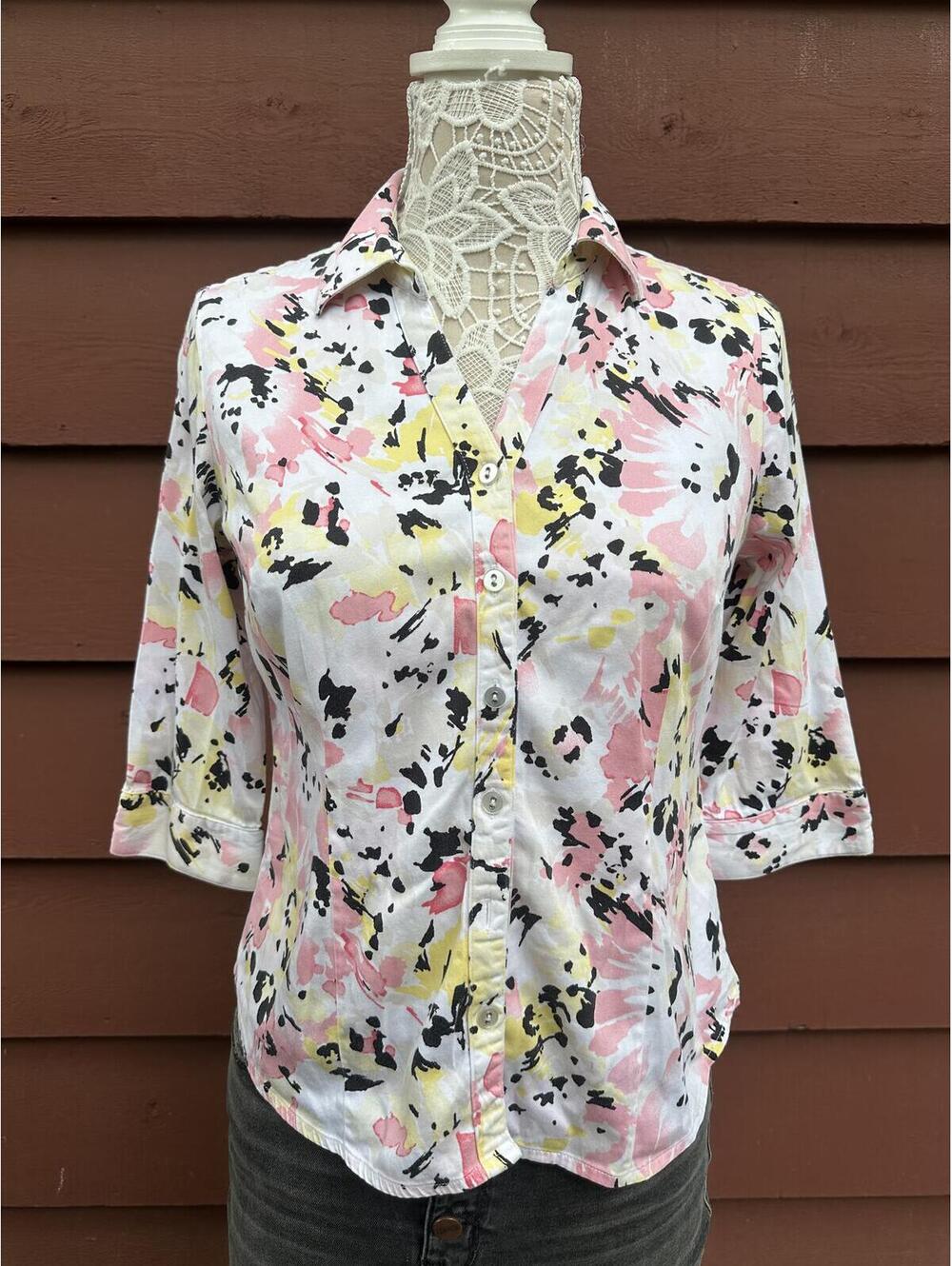 212 Collection Floral Button Up Shirt White Pink Pastel Feminine